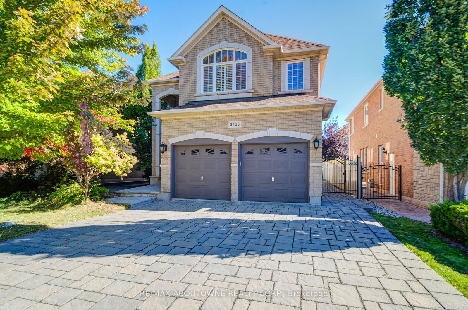 Property Photo:  2435 Hertfordshire Way  ON L6H 7M8 