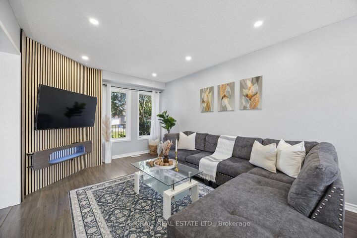 Property Photo:  25 John Walter Crescent  ON L1E 2W6 