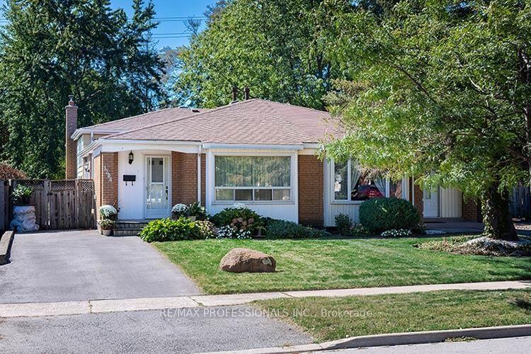 Property Photo:  3284 Hornbeam Crescent  ON L5L 1B4 