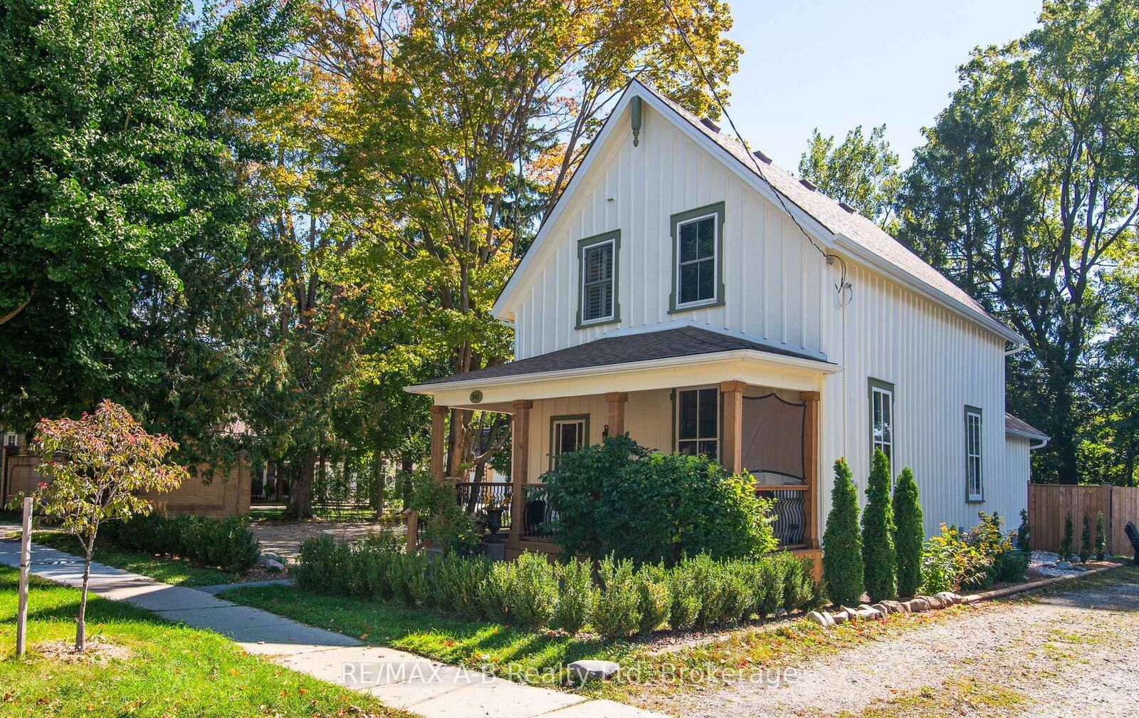 Property Photo:  241 Mornington Street  ON N5A 5G4 