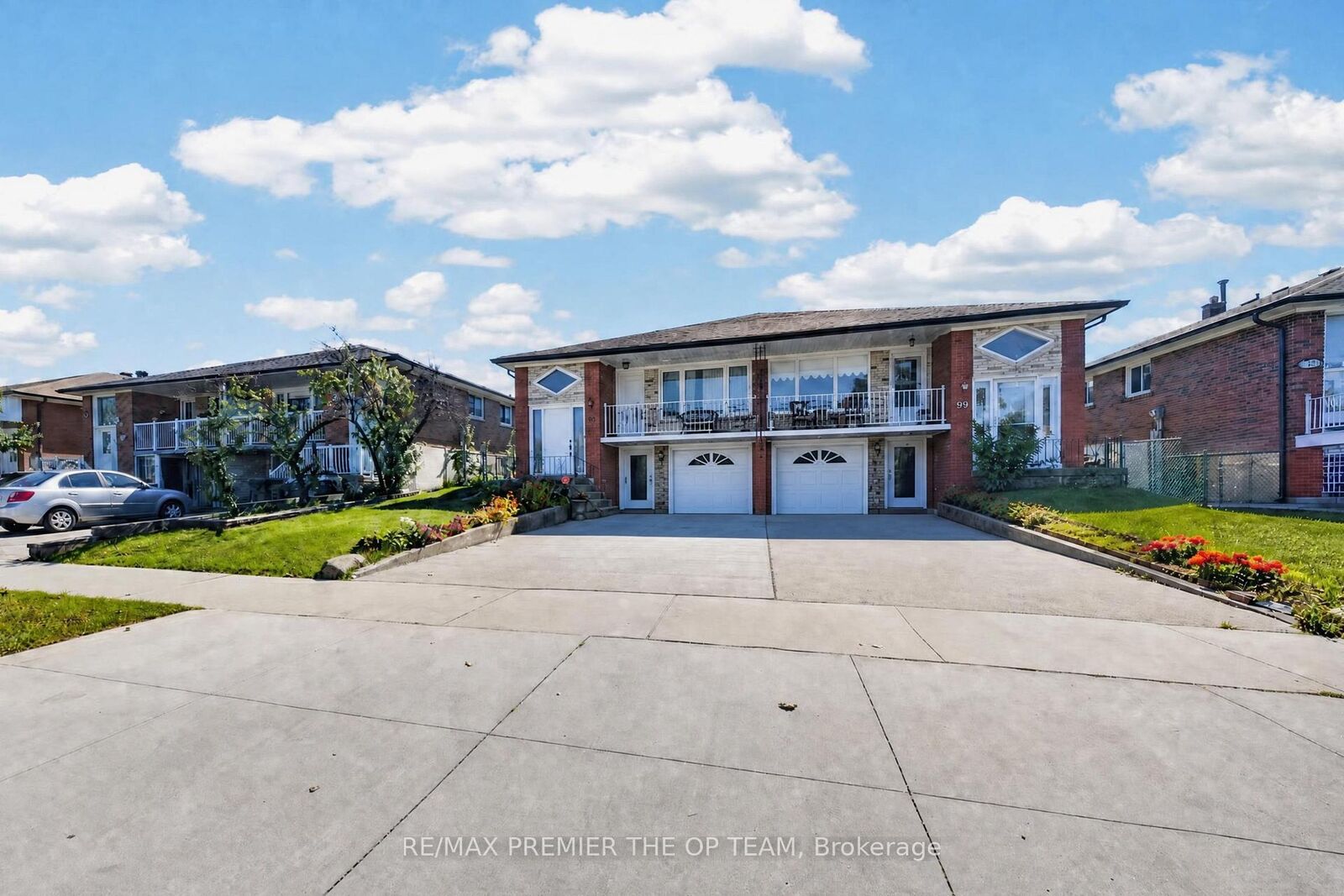 Property Photo:  97 Firgrove Crescent  ON M3N 1K5 