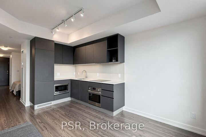 Property Photo:  377 Madison Avenue 521  ON M4V 2W7 