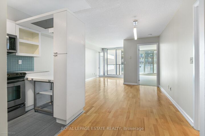 Property Photo:  111 Elizabeth Street 938  ON M5G 1P7 