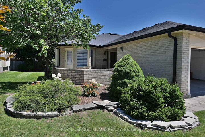 Property Photo:  94 Pine Valley Gate 4  ON N6J 4P7 