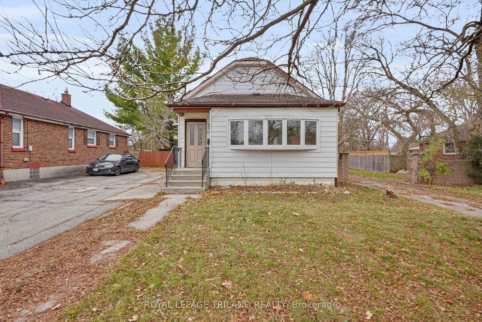 Property Photo:  459 Hale Street  ON N5W 1G6 