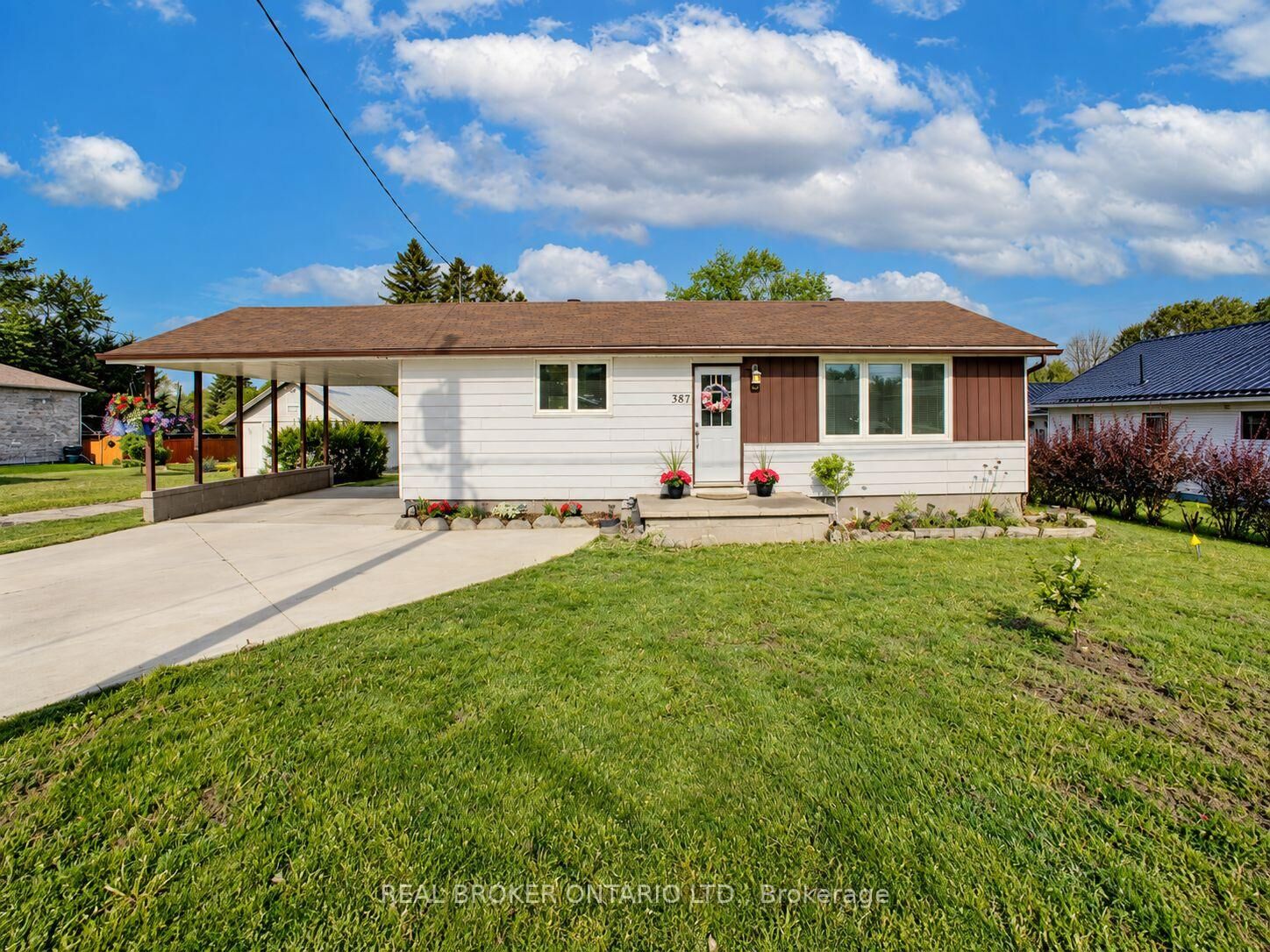 Property Photo:  387 Countess Street S  ON N0G 1R0 