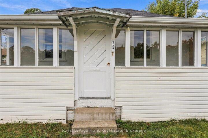 Property Photo:  73 Lindsay Street N  ON K9V 1T7 
