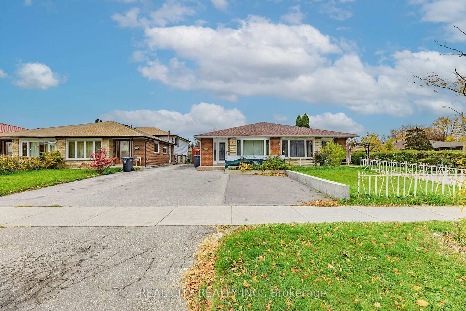 Property Photo:  3385 Morningstar Drive Main  ON L4T 1X6 