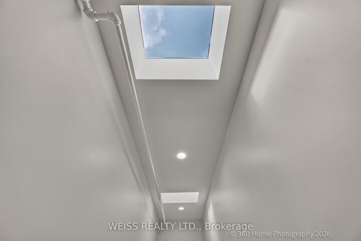 Property Photo:  897 Lansdowne Avenue 2  ON M6H 3Z2 