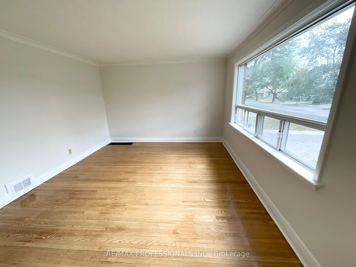 Property Photo:  130 Yorkview Drive  ON M8Z 2G4 
