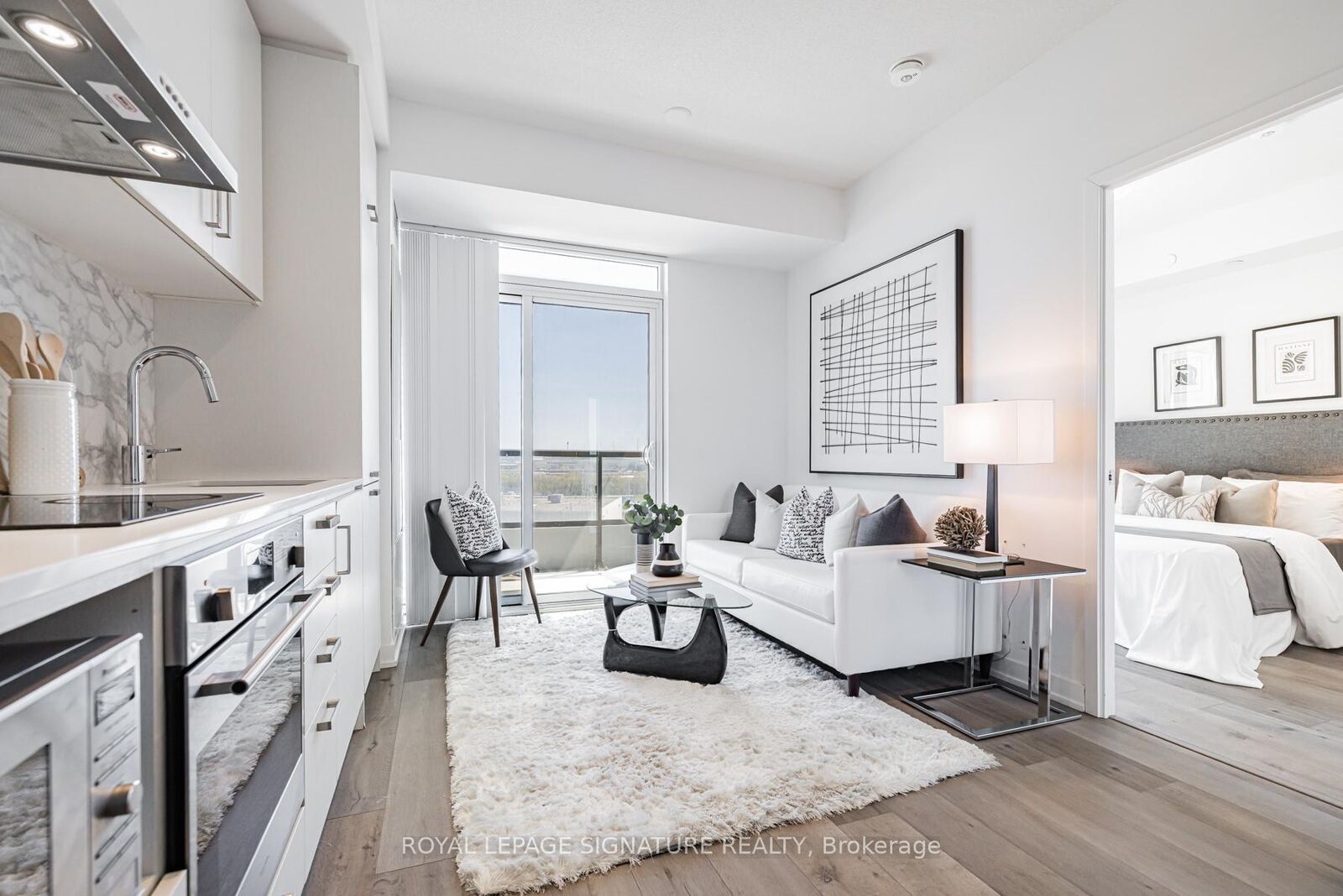 Property Photo:  60 Honeycrisp Crescent 618  ON L4K 0N5 