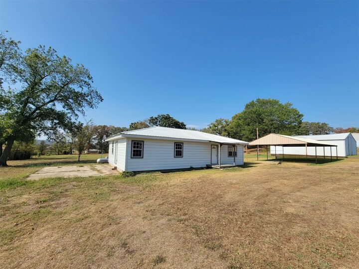 Property Photo: 3540 E Cherokee Avenue OK 74955