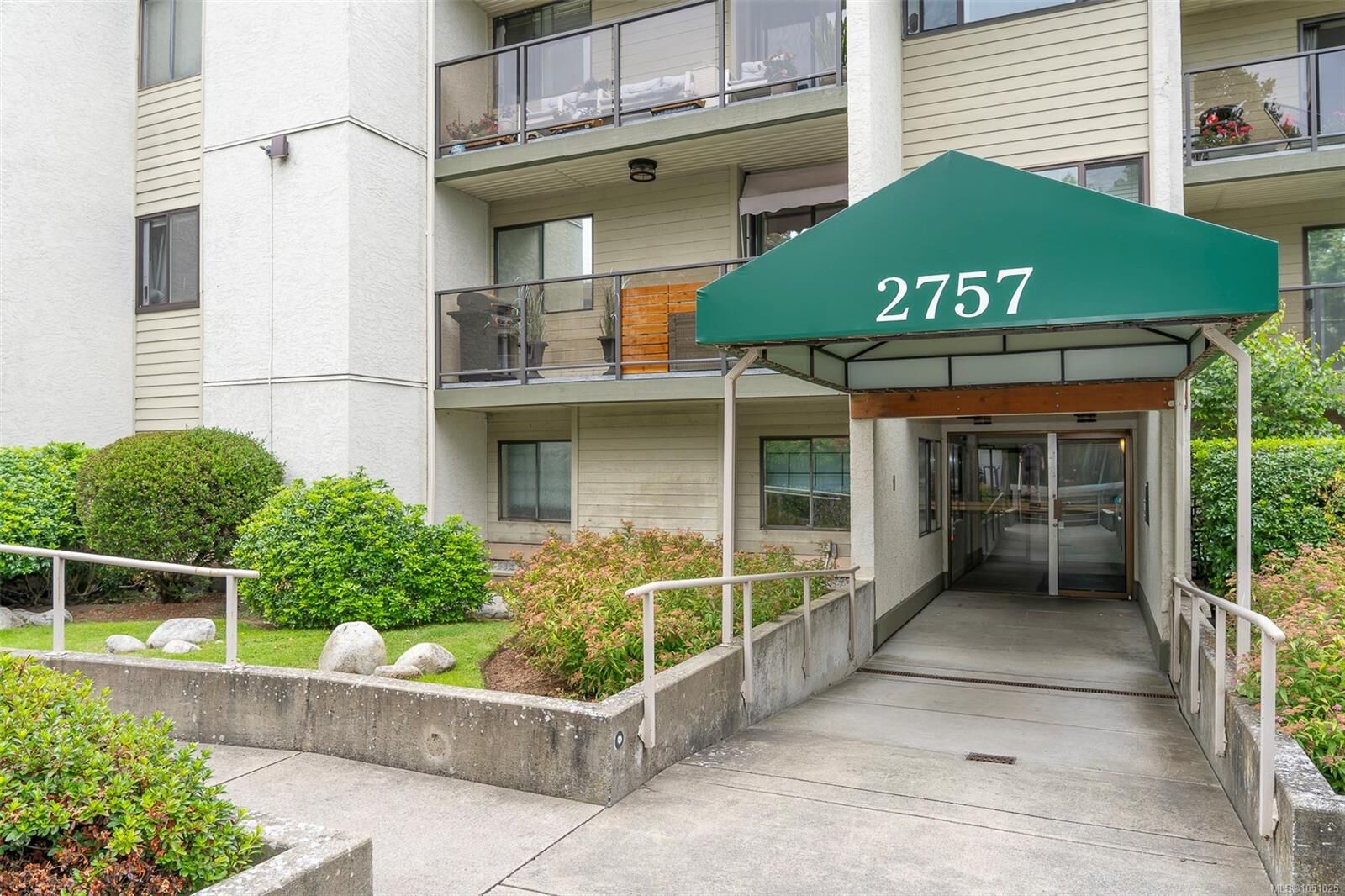 Property Photo:  2757 Quadra St #104  BC V8T 4E5 
