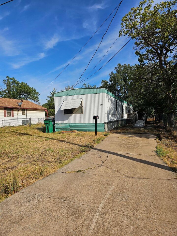 Property Photo: 609 Michael Street TX 76354