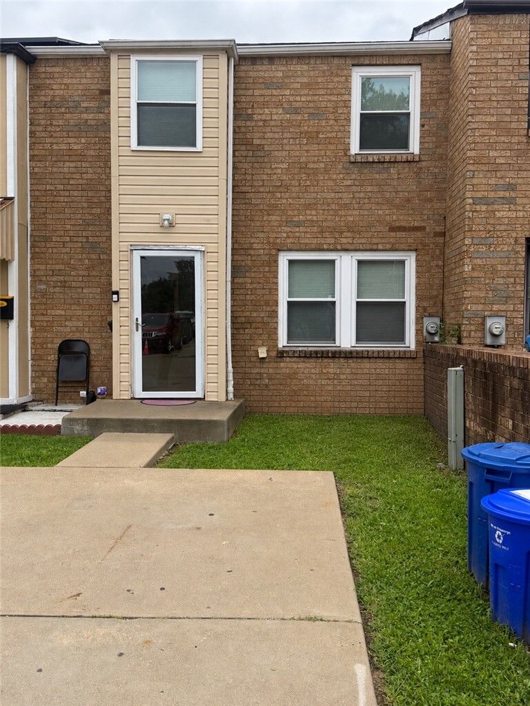 Property Photo:  316 Enright Ct  PA 15206 
