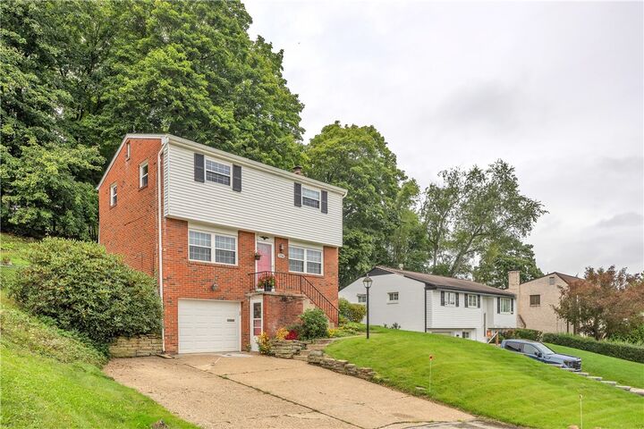 Property Photo: 1114 McKnight Dr PA 15102