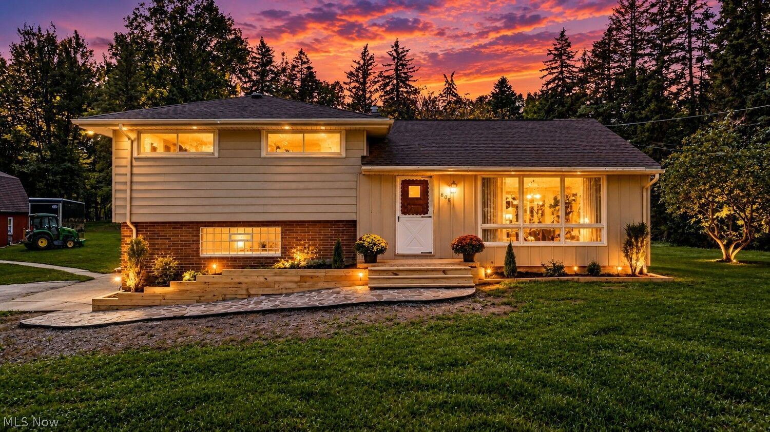 Property Photo:  808 Abington Road  OH 44312 