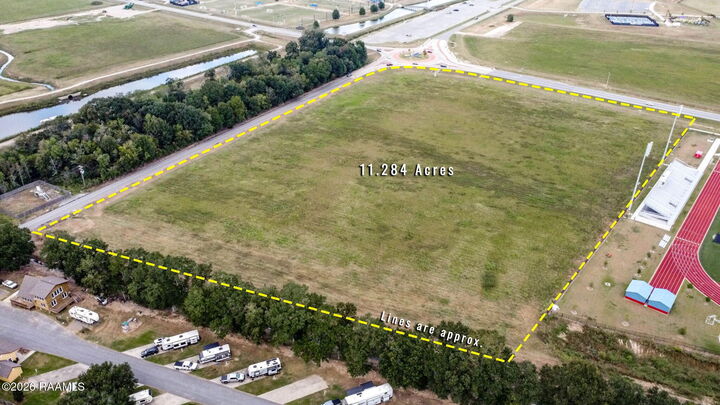 Property Photo: 2400 Chemin Metairie Road LA 70592