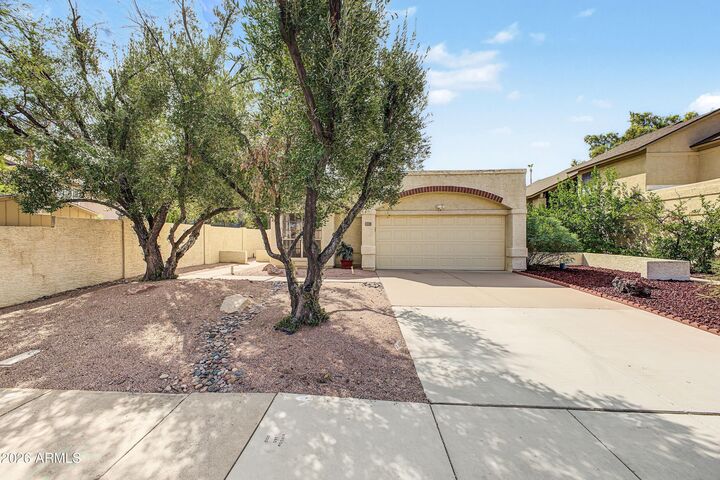 Property Photo:  1229 W Calle Del Norte --  AZ 85224 