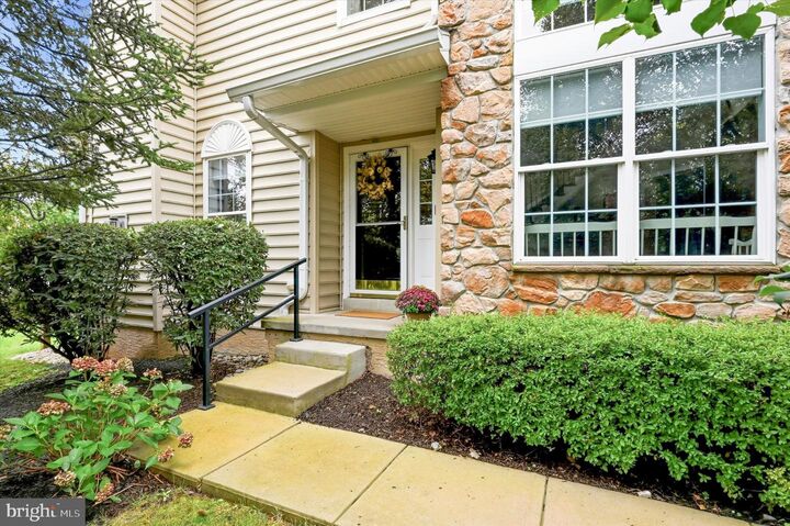 Property Photo:  20 Oakbrook Court  PA 19355 