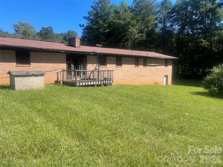 Property Photo:  