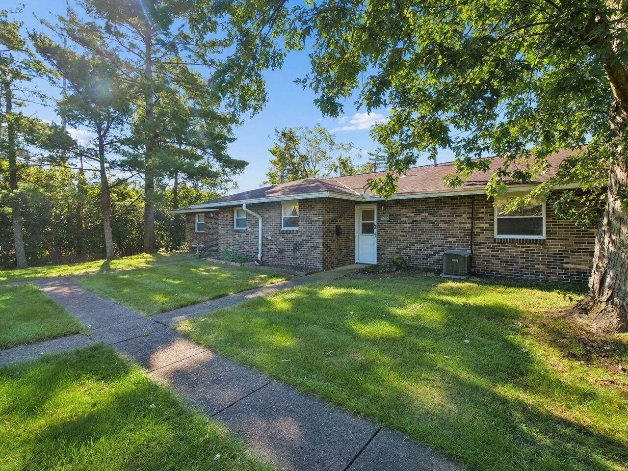 Property Photo:  1260 Woodbrook Lane  OH 43223 