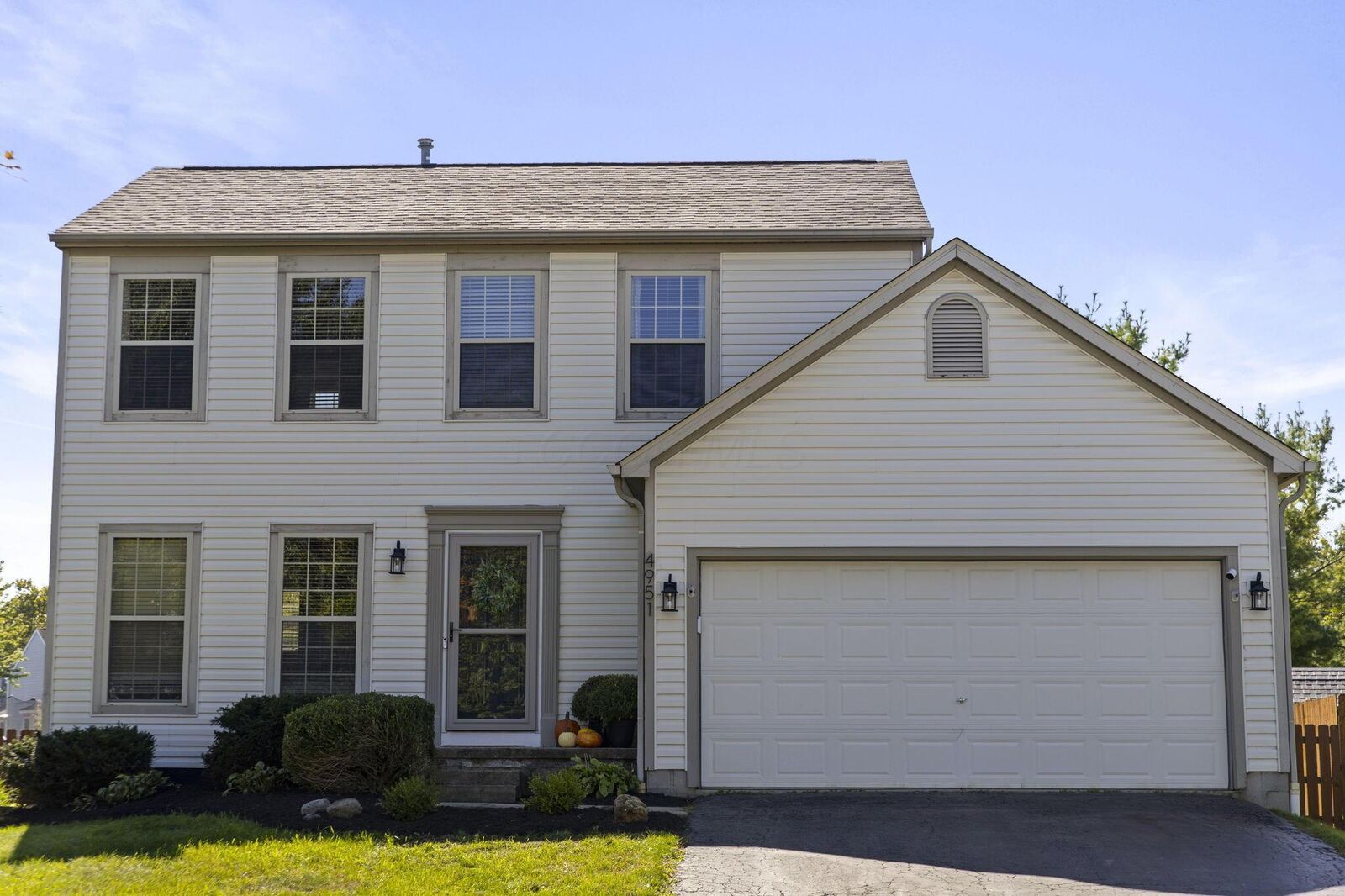 Property Photo: 4951 Hilliard Green Drive OH 43026