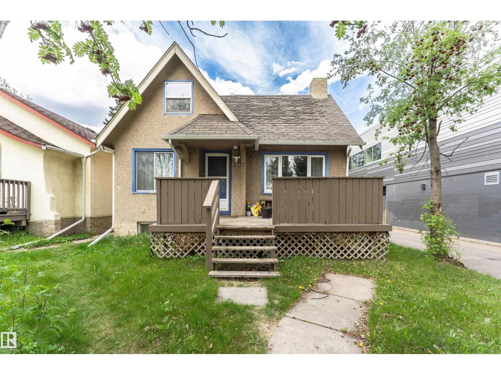 Property Photo:  10918 84 Av NW  AB T6G 0V4 