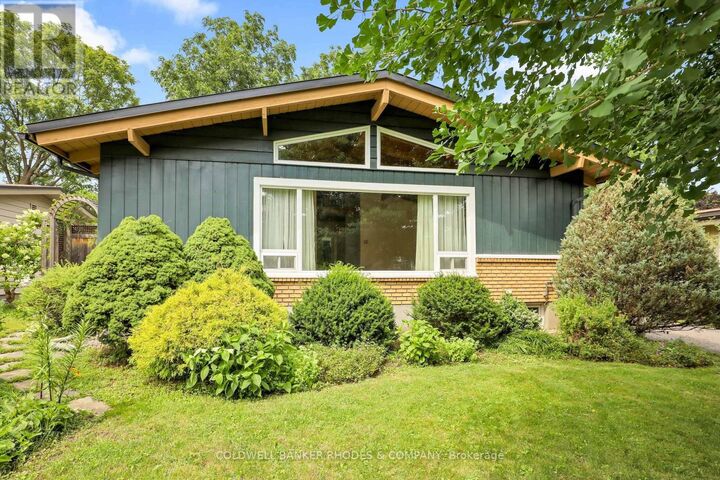 Property Photo:  359 Mountbatten Avenue  ON K1H 5W2 