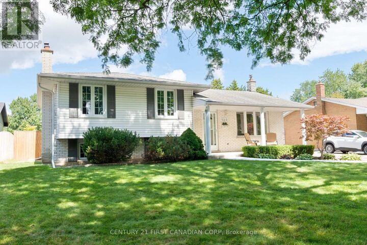 Property Photo:  135 Downing Crescent  ON N6C 3C7 