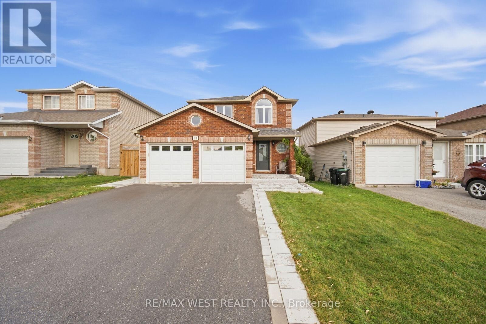 Property Photo:  11 Ambler Bay  ON L4M 7A4 