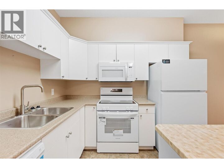 Property Photo: 1125 Bernard Avenue 302 BC V1Y 6R3