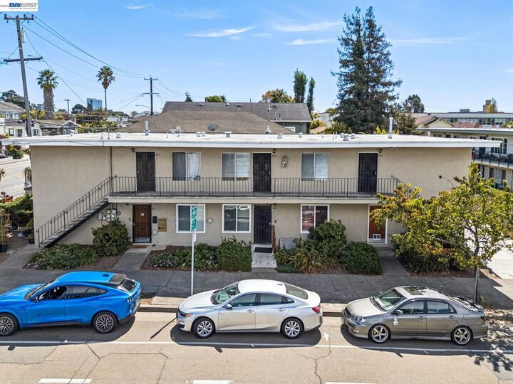 Property Photo:  901 55th St  CA 94608 