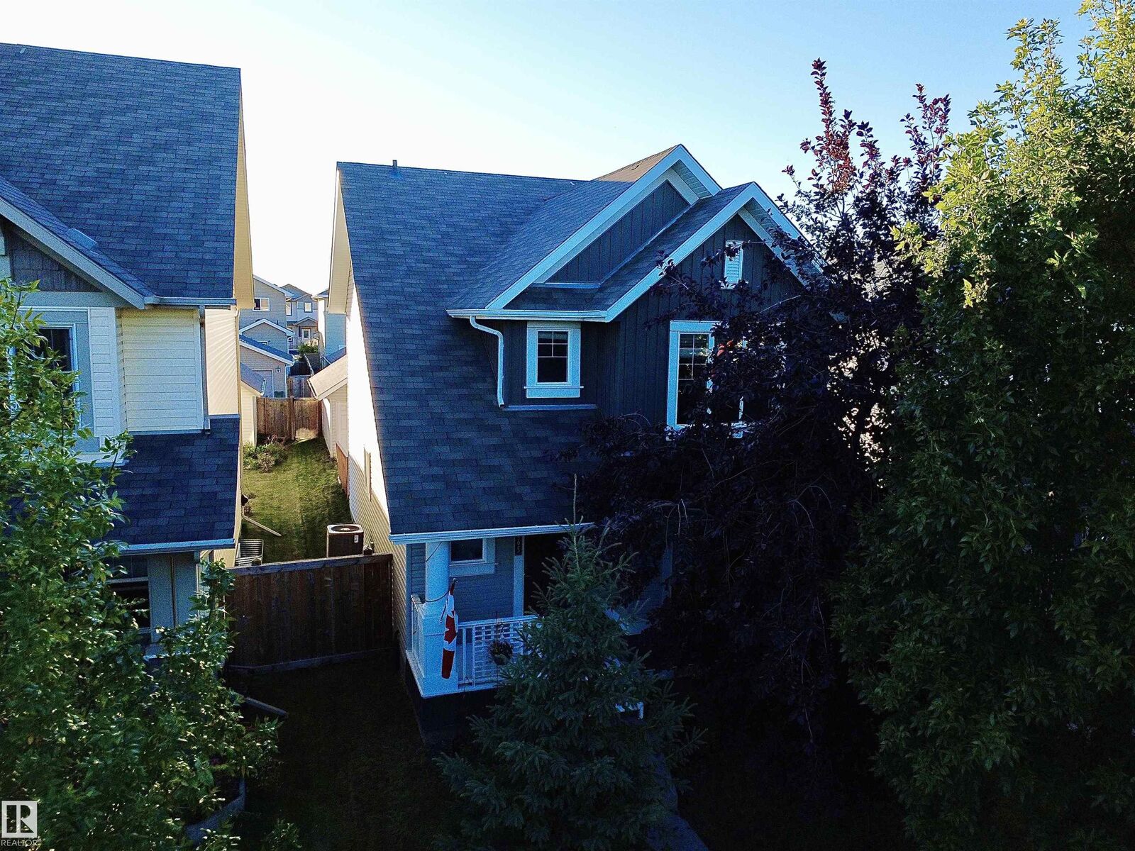 Property Photo:  7065 Cardinal Way SW  AB T6W 1Z2 