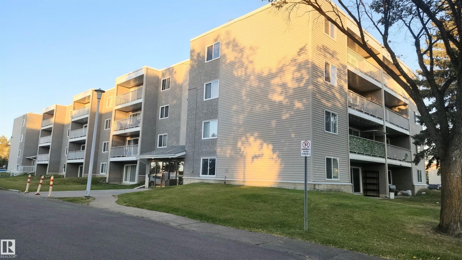 Property Photo:  18204 93 Avenue NW 109  AB T5T 2V2 