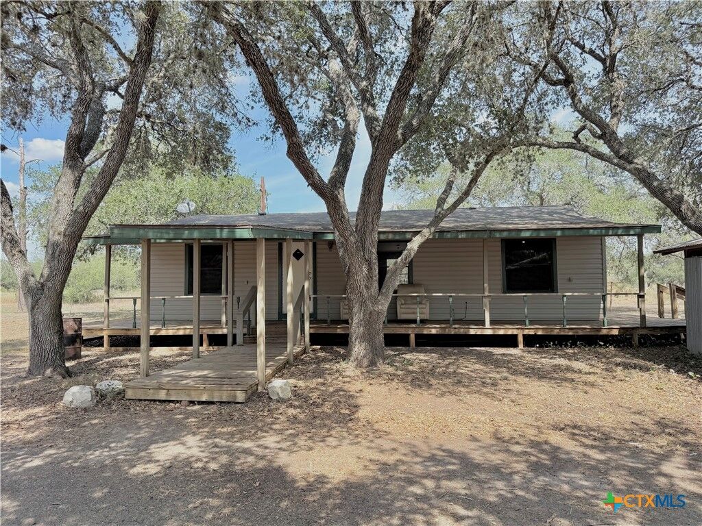 Property Photo:  201 Sandra Lane  TX 77905 