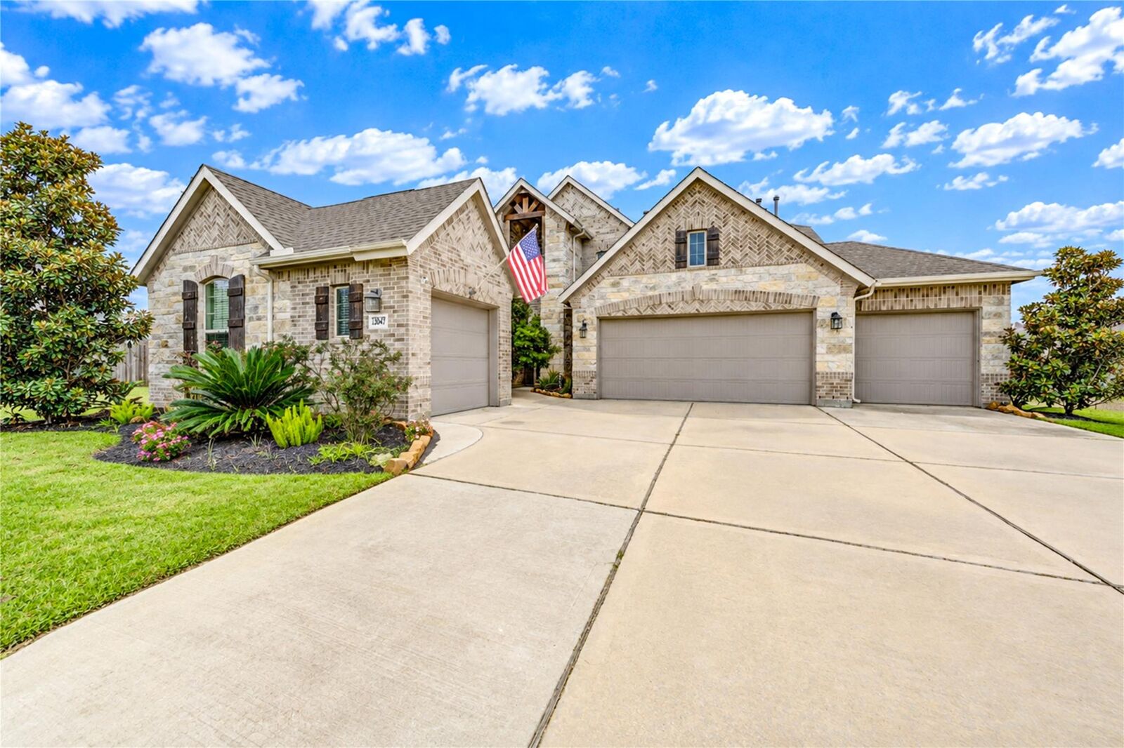 Property Photo: 2207 Ginger Trail Lane TX 77469