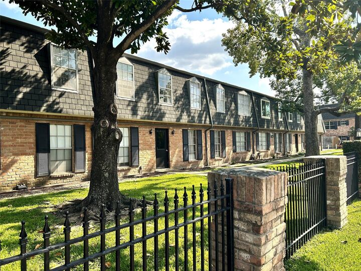 Property Photo: 9001 Gaylord Street 4 TX 77024