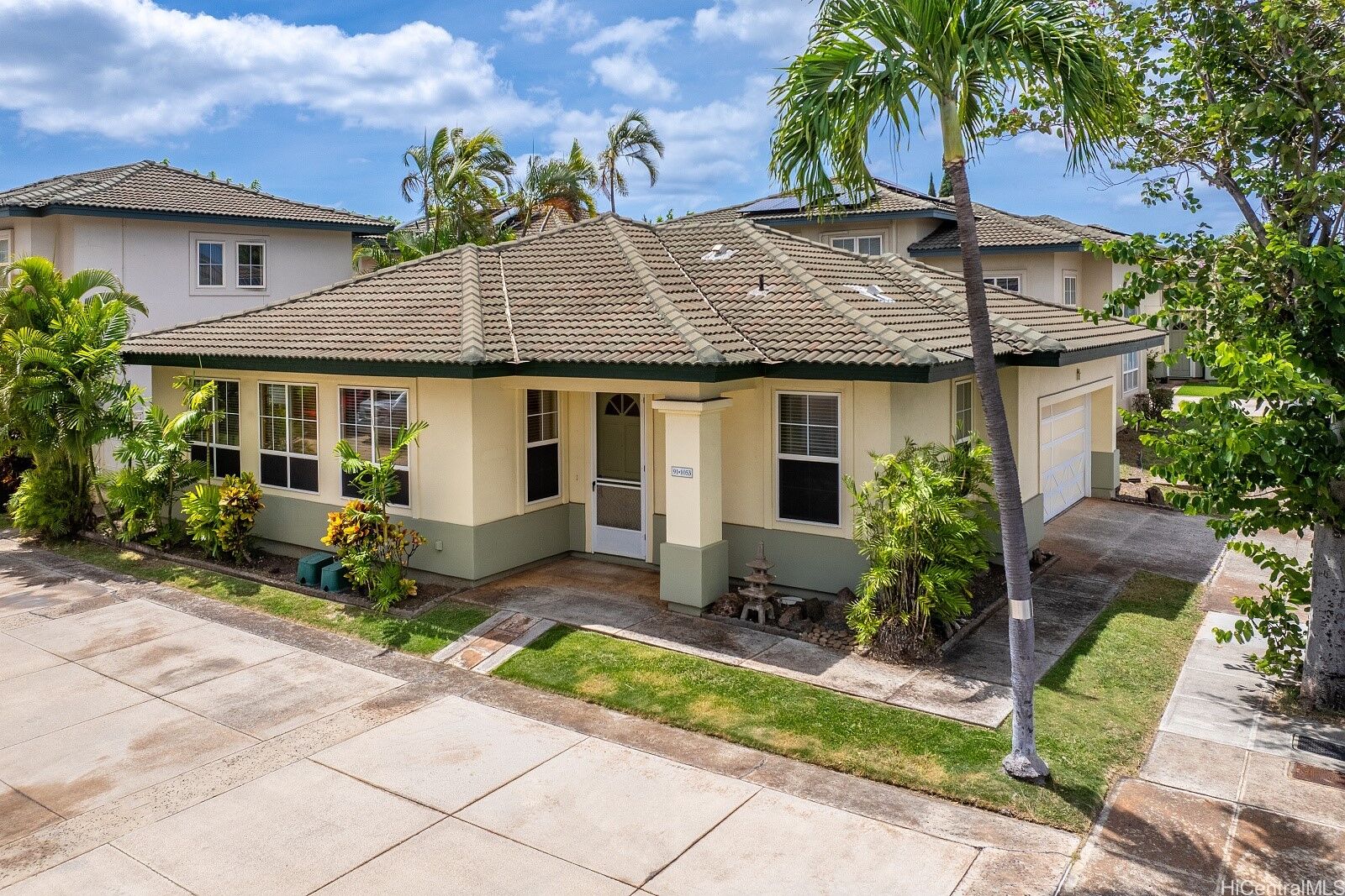 Property Photo: 91-1053 Maulihiwa Street HI 96707