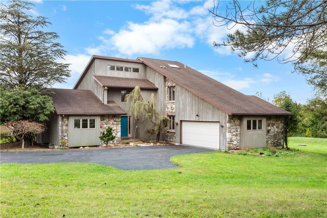 Property Photo:  377 Farmhouse Lane  PA 18091 