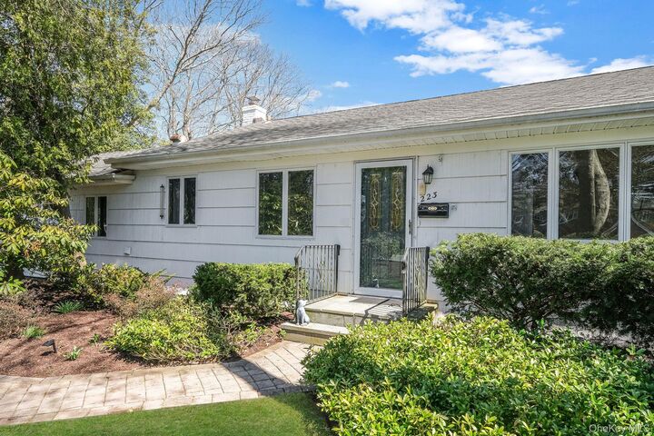 Property Photo:  223 Connetquot Road  NY 11705 