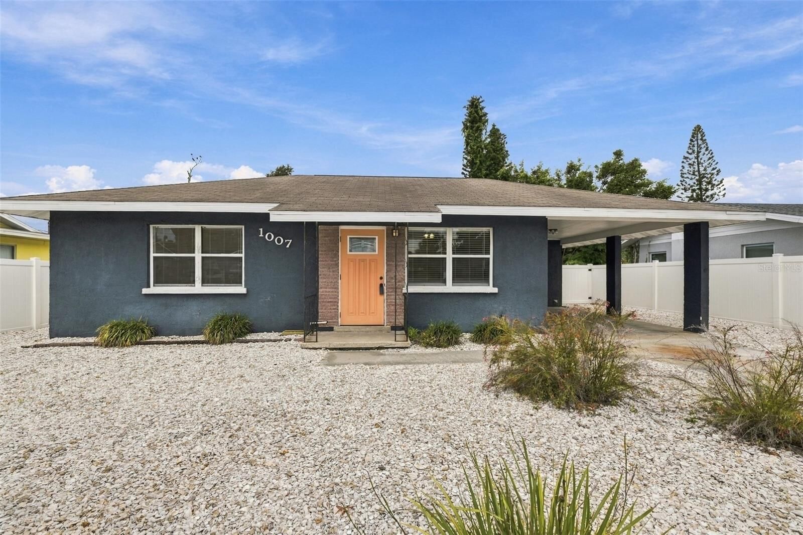 Property Photo:  1007 21st Avenue W  FL 34221 