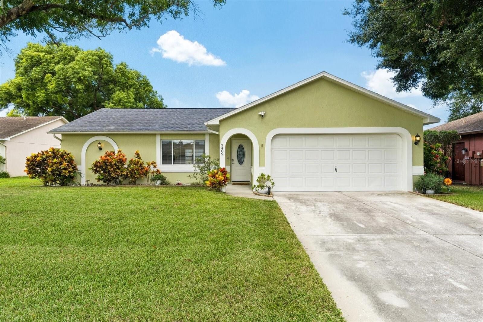 Property Photo:  7409 Fairwood Avenue  FL 34653 