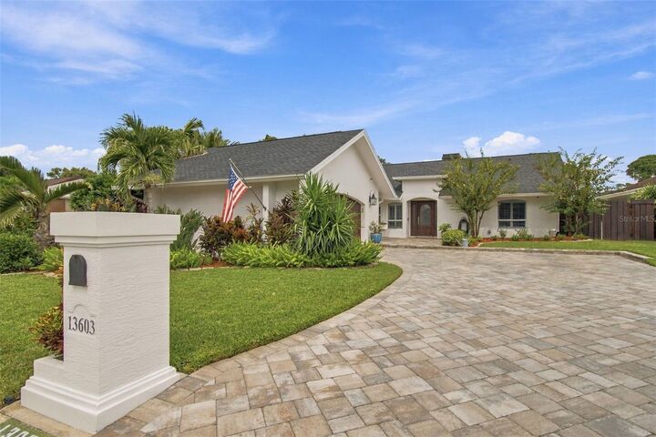 Property Photo:  13603 Clubside Drive  FL 33624 
