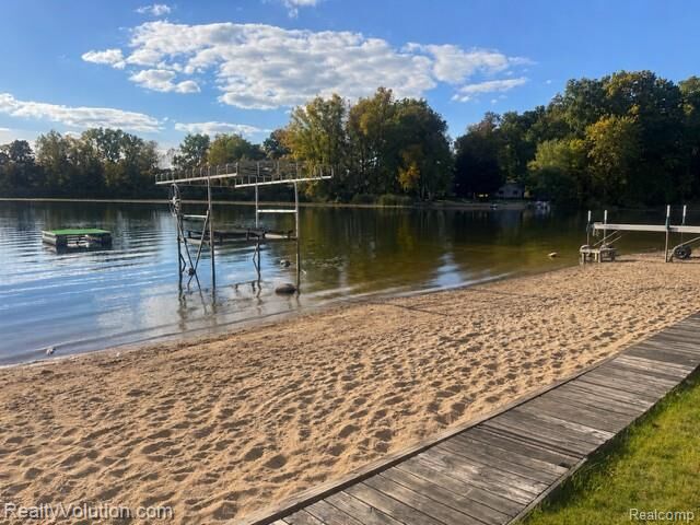 Property Photo:  5736 Silver Birch Road  MI 48462 9502 