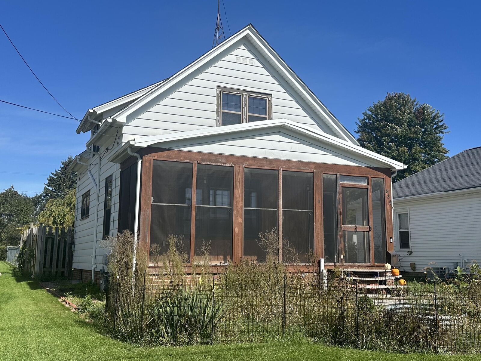 Property Photo:  532 Leavens Ave  WI 53085 