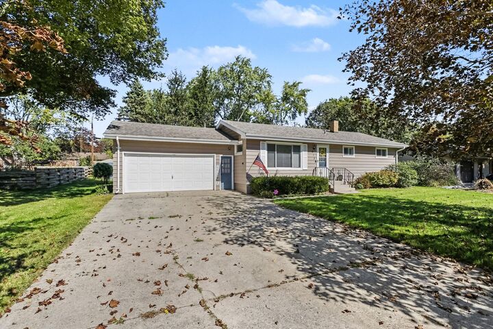 Property Photo: 655 Ansley Drive MI 49085