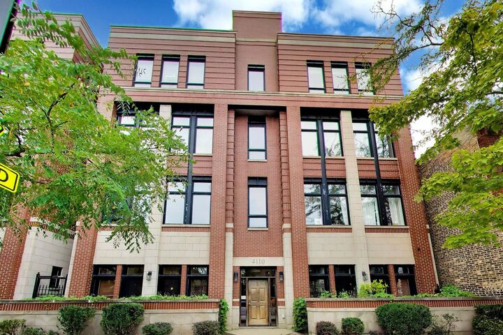 Property Photo:  4110 N Western Avenue 4N  IL 60618 