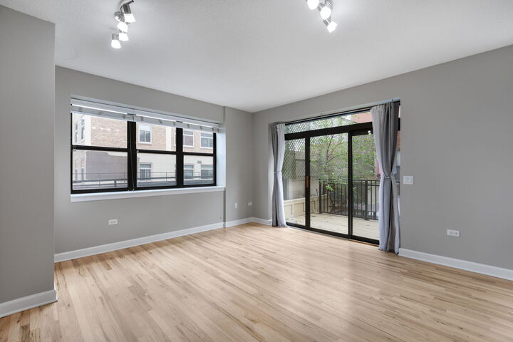 Property Photo: 1529 S State Street 4B IL 60605