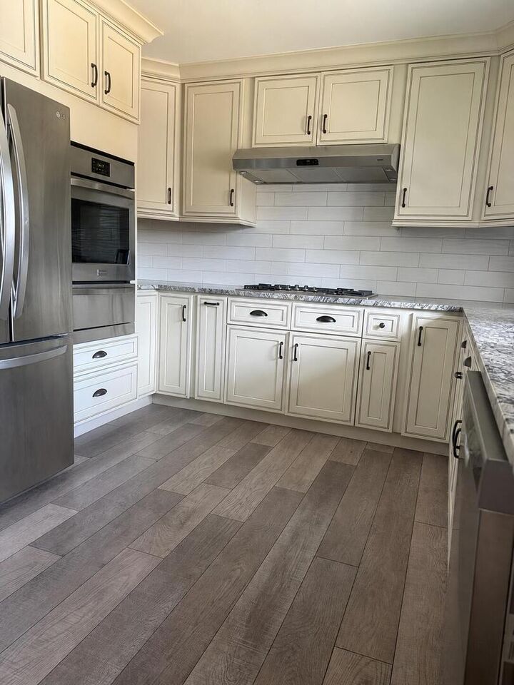 Property Photo:  1034 N Forest Rd Road  IL 60526 